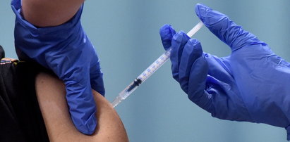 Ministerstwo Zdrowia o powtórnych szczepieniach przeciwko COVID-19. Kogo dotyczą?