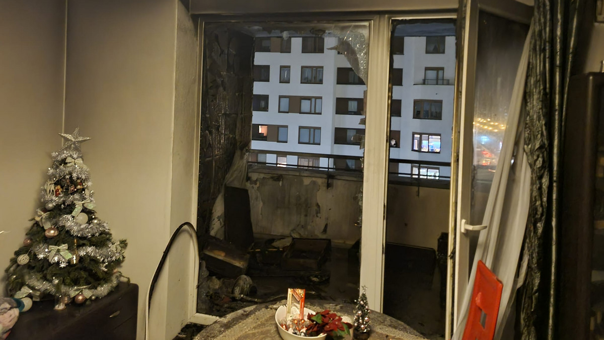 Warszawa: Petarda wpadła na balkon. "Dziękuję za spalenie mieszkania"