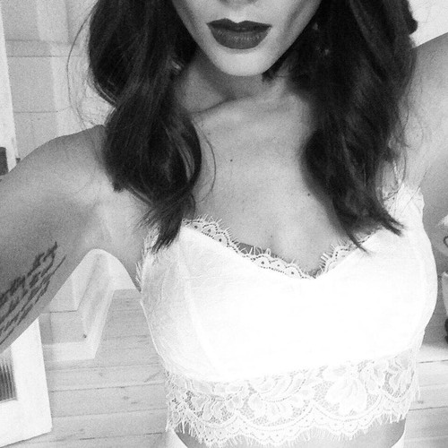 Honorata 'Honey' Skarbek na zdjęciach z nowej sesji