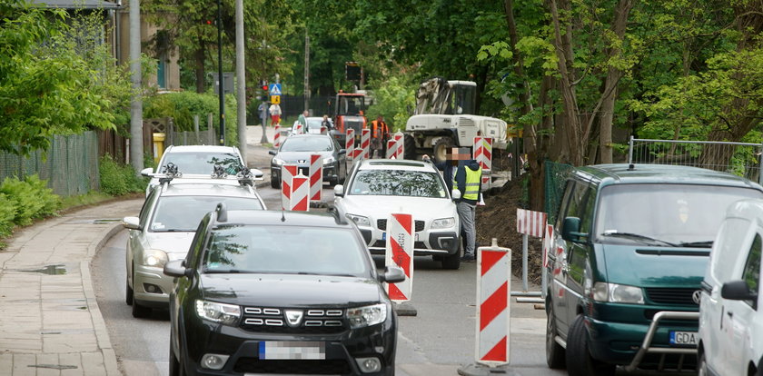 Wielkie korki w Gdańsku Oliwie. Wszystko przez remont jednej ulicy! „Na godzinę utknęłam na Spacerowej!”