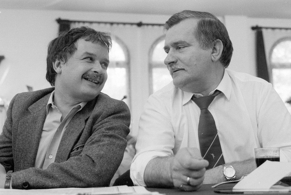 Lech Wałęsa i Lech Kaczyński. Kaczyński był działaczem opozycji w okresie PRL. Prezes Najwyższej Izby Kontroli w latach 1992–1995, minister sprawiedliwości i prokurator generalny w rządzie Jerzego Buzka, prezydent Warszawy w latach 2002–2005. Od 2005 r do 2010 r. był prezydentem RP.