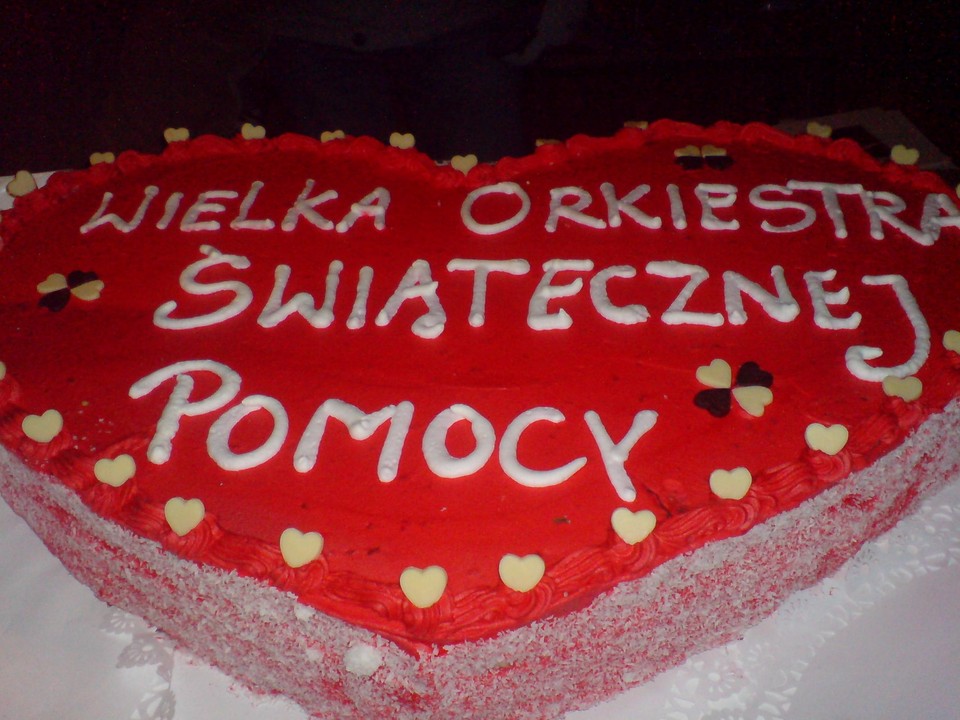 Agula Ko  - Orkiestrowy, ogromny, truskawkowy tort ;] a jaki smakowity... ;]