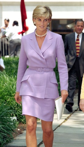 Diana hercegnő levendula kosztümben 1997-ben