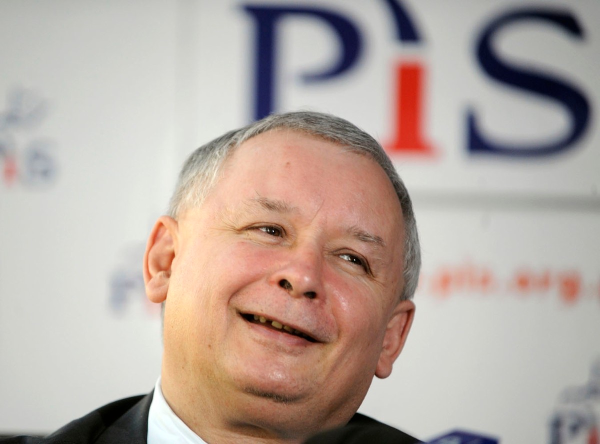 PiS odrabia straty w sondażach