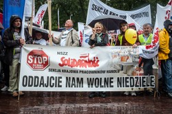 Młodzi, gniewni, zbuntowani? Nic z tego. Polacy to bierni buntownicy