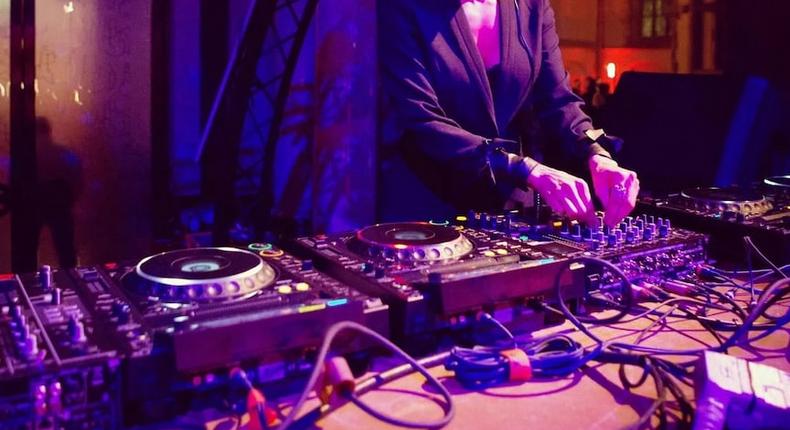 Angry party goers lynch DJ to death for playing boring music