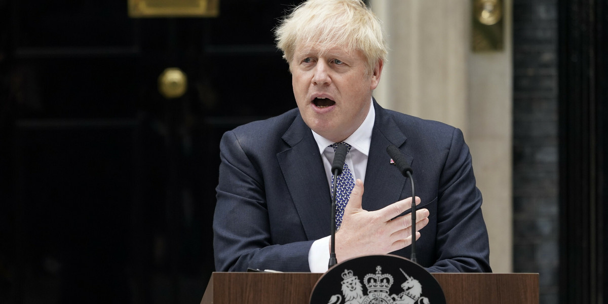 Premier Boris Johnson podał się do dymisji.