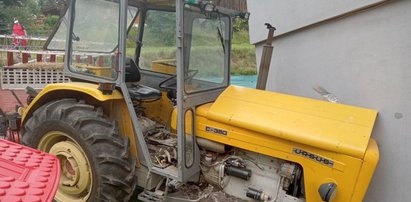 Usłyszeli huk. Traktor zatrzymał się na budynku. Wcześniej doszło do makabry