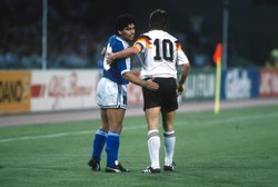 Lothar Matthaus oddał Argentynie koszulkę Diego Maradony