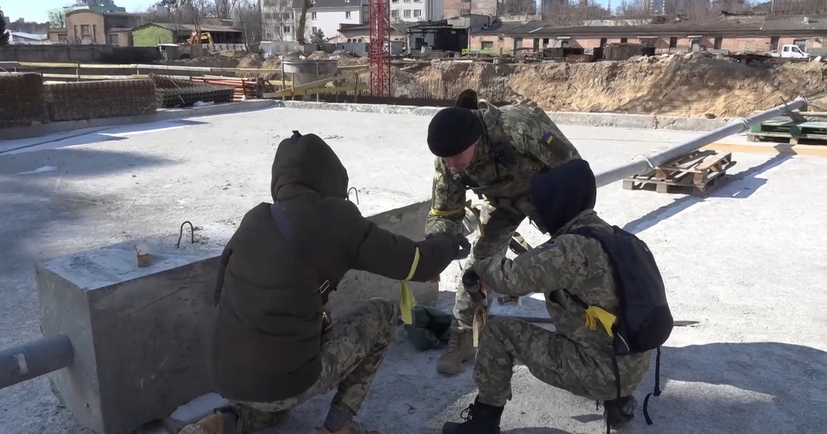 ¿Cómo es el salón ucraniano?  «Una vez un conductor tiró una granada a nuestros muchachos»