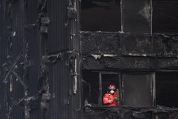 Grenfell Tower Londyn budynek wieżowiec apartamentowiec