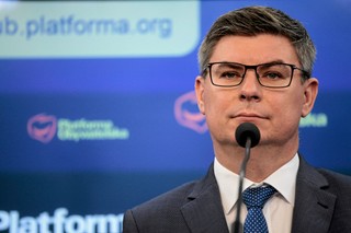 KO krytykuje plany dot. przekształcenia OFE: To kradzież w biały dzień