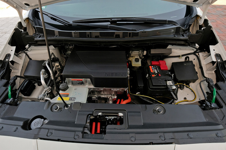 Czy elektryki są praktyczne? Nissan Leaf kontra VW eGolf