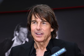 26 godina mlađa devojka Toma Kruza (63) RAZGOLITILA se pred glumcem, a njegova reakcija NIJE UOPŠTE STREJT: "On je GEJ i 30 godina je u vezi sa OVIM KOLEGOM", slike oživele teoriju o SAJENTOLOŠKOJ AFERI