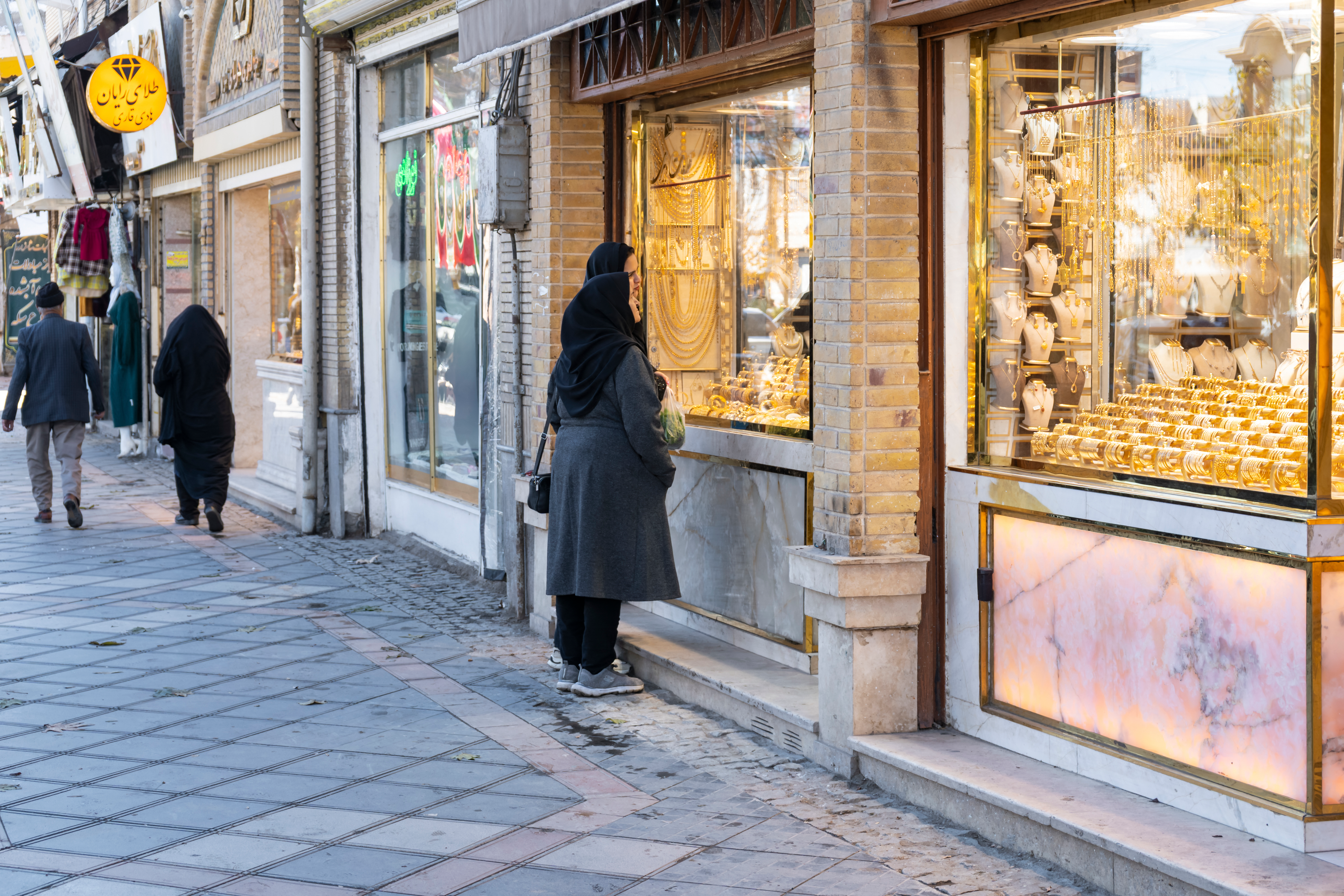 Gold hits $5,595 record as silver quadruples in Trump market chaos