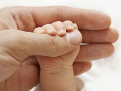 Matka odda syna "w dobre ręce". "Bo umrze z głodu"