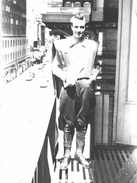 Forrest J. Ackerman w swoim kostiumie na World Conie w 1939 roku