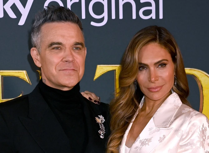 Robi Vilijams sa suprugom