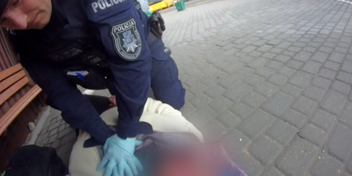 Dramat w Lublinie. Policjanci ratowali nieprzytomną 39-latkę.