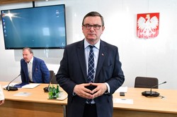 Były minister transportu z koronawirusem jest w ciężkim stanie. Poseł apeluje: Opamiętajcie się! [WIDEO]