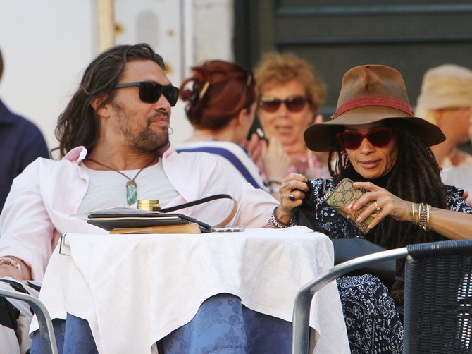 Lisa Bone i Džejson Momoa