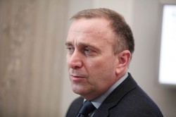 Schetyna nie będzie walczyć z Tuskiem? Stawia na Gowina