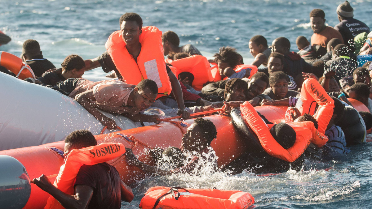Włochy domagają się, po zdecydowanym odrzuceniu przez Libię propozycji stworzenia ośrodków na jej terytorium, by identyfikacja migrantów była przeprowadzana w Nigrze, Mali, Czadzie i Sudanie.