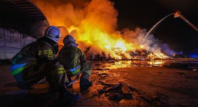 Alarm w Koniecpolu! Ogromny pożar w firmie składującej odpady. Czy mieszkańcy są bezpieczni?