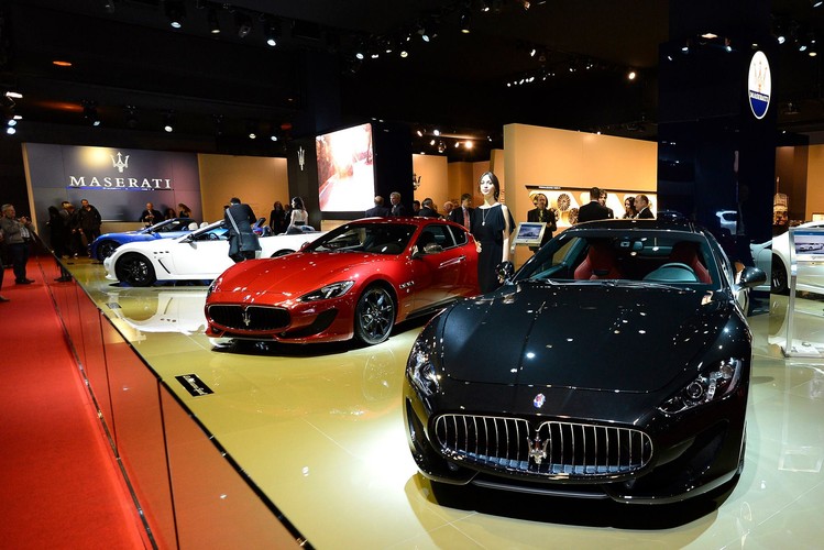 Stoisko Maserati w czasie salonu samochodowego w Paryżu