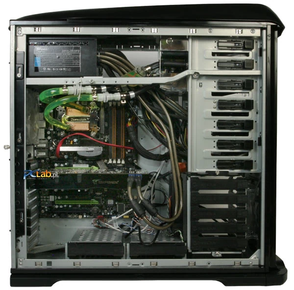 Jedna karta GeForce 9800 GTX w platformie testowej