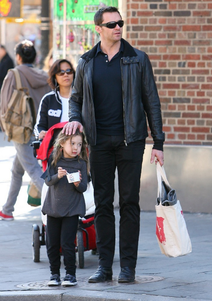 Hugh Jackman z córką Avą Eliot na spacerze w Nowym Jorku