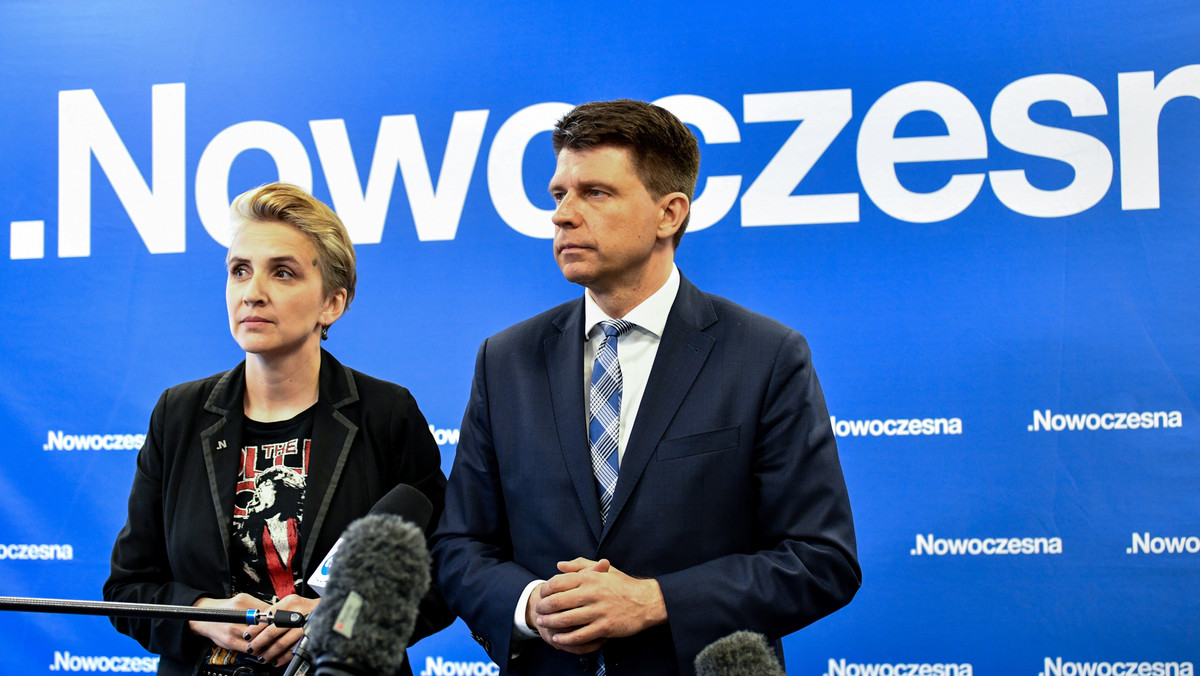 Nie rozmawiamy na temat przyjęcia posłów do Nowoczesnej, ale jesteśmy zwolennikami rozwiązań koalicyjnych, jeśli chodzi o wybory, m.in. parlamentarne - oświadczył we wtorek szef Nowoczesnej Ryszard Petru odnosząc się do wcześniejszej wypowiedzi posła Jacka Protasiewicza z UED.