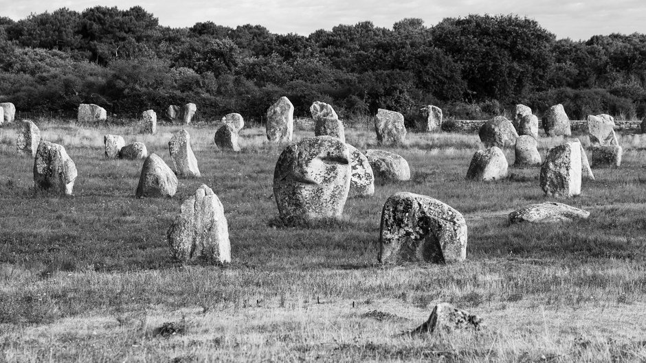 Kompleks megalityczny we francuskim Carnac tworzy ok. 3000 głazów