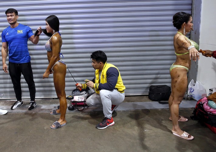 Te panie w formie są o każdej porze roku. W Tajlandii zaprezentowały swoje wyrzeźbione ciała