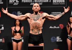 Conor McGregor w minionych 12 miesiącach zarobił więcej niż Lionel Messi i Cristiano Ronaldo