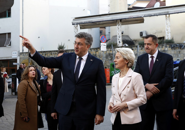Szefowa KE Ursula von der Leyen i premier Chorwacji Andrej Plenkovic w Zagrzebiu