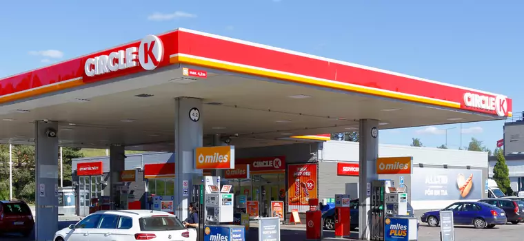 Na wszystkich stacjach Circle K za paliwo zapłacimy smartfonem bez wychodzenia z auta