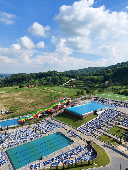 Otoczenie hotelu Movenpick Resort and Spa Fruske Terme