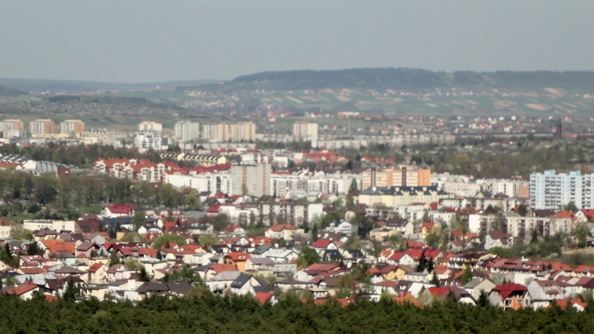 VII Międzynarodowe Targi Turystyki Wiejskiej i Agroturystyki AGROTRAVEL, XXII Ogólnopolskie Targi Materiałów Budownictwa Mieszkaniowego i Wyposażenia Wnętrz DOM oraz XXII Targi Ogrodnicze i Działkowe OGRÓD i TY rozpoczęły się w piątek w Targach Kielce.