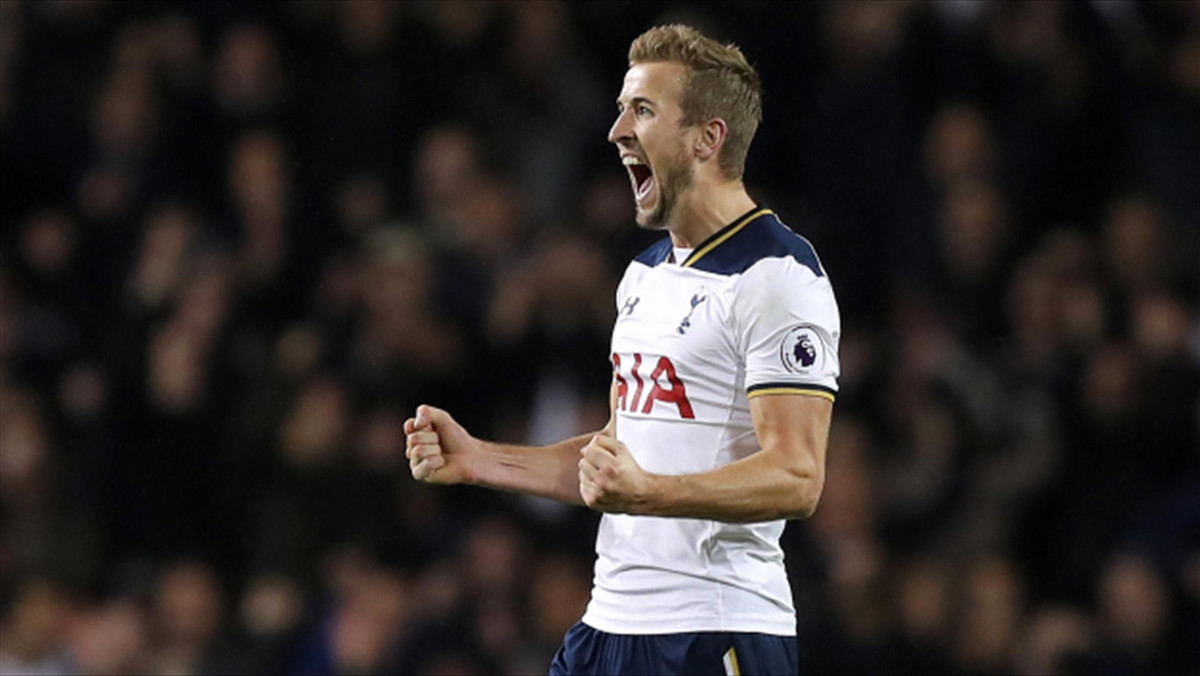 Od dłuższego czasu napastnik reprezentacji Anglii mówił, że nie ma zamiaru odchodzić z White Hart Lane. W czwartek Harry Kane podpisał nową umowę z Tottenhamem Hotspur. Teraz kontrakt z zespołem z północnego Londynu obowiązuje go do końca czerwca 2022 roku.