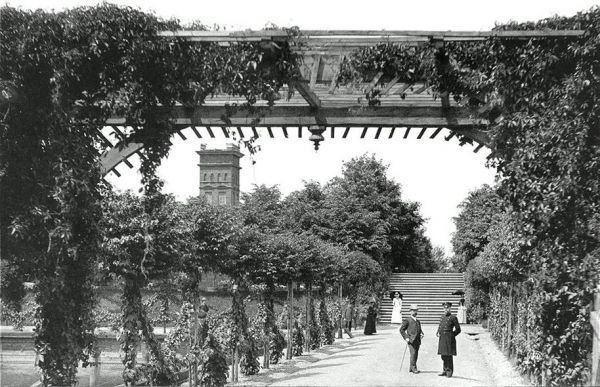 Park Helenów w Łodzi (fot. Bronisław Wilkoszewski, domena publiczna).