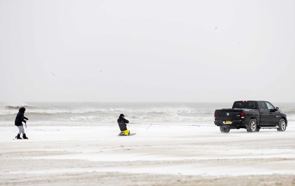 Sneg u Holandiji - snoubording u gradu Ehmondu An Zeu