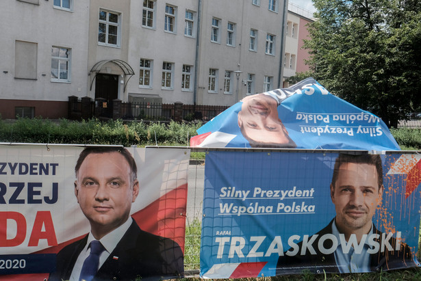 Plakaty wyborcze. Duda Trzaskowski