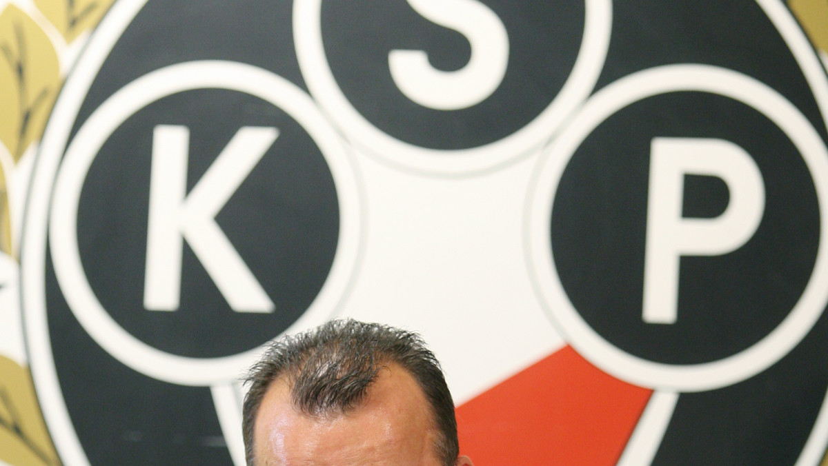 - Piszecie bzdury. Porozmawiamy w piątek po meczu z NAC Breda - pierwszy trener Polonii Warszawa, Jacek Grembocki ma żal do prasy, która zwalnia go z pracy po kompromitującej porażce na początek ligi z Koroną w Kielcach 0:4.
