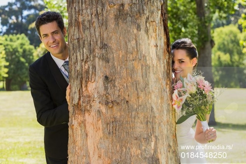 Mladenci veseli na svadbi, a posle...