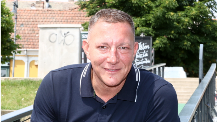 „Egy kicsit parkolópályára tettem a karrieremet” – Az életét meghatározó változásokról vallott Németh Kristóf