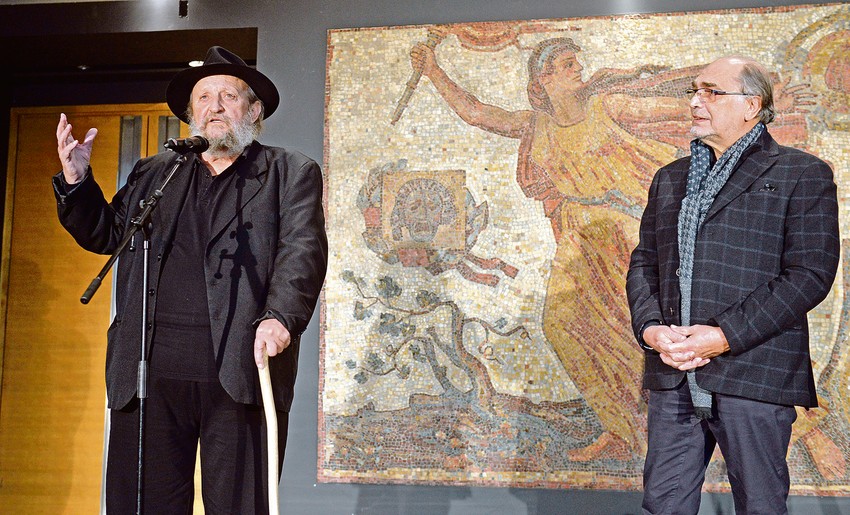 Imam utisak gde god se okrenem prati me njegov zagonetni osmeh koji je u sebi nosio mnoge tajne ovoga sveta, kazao je Petar Božović