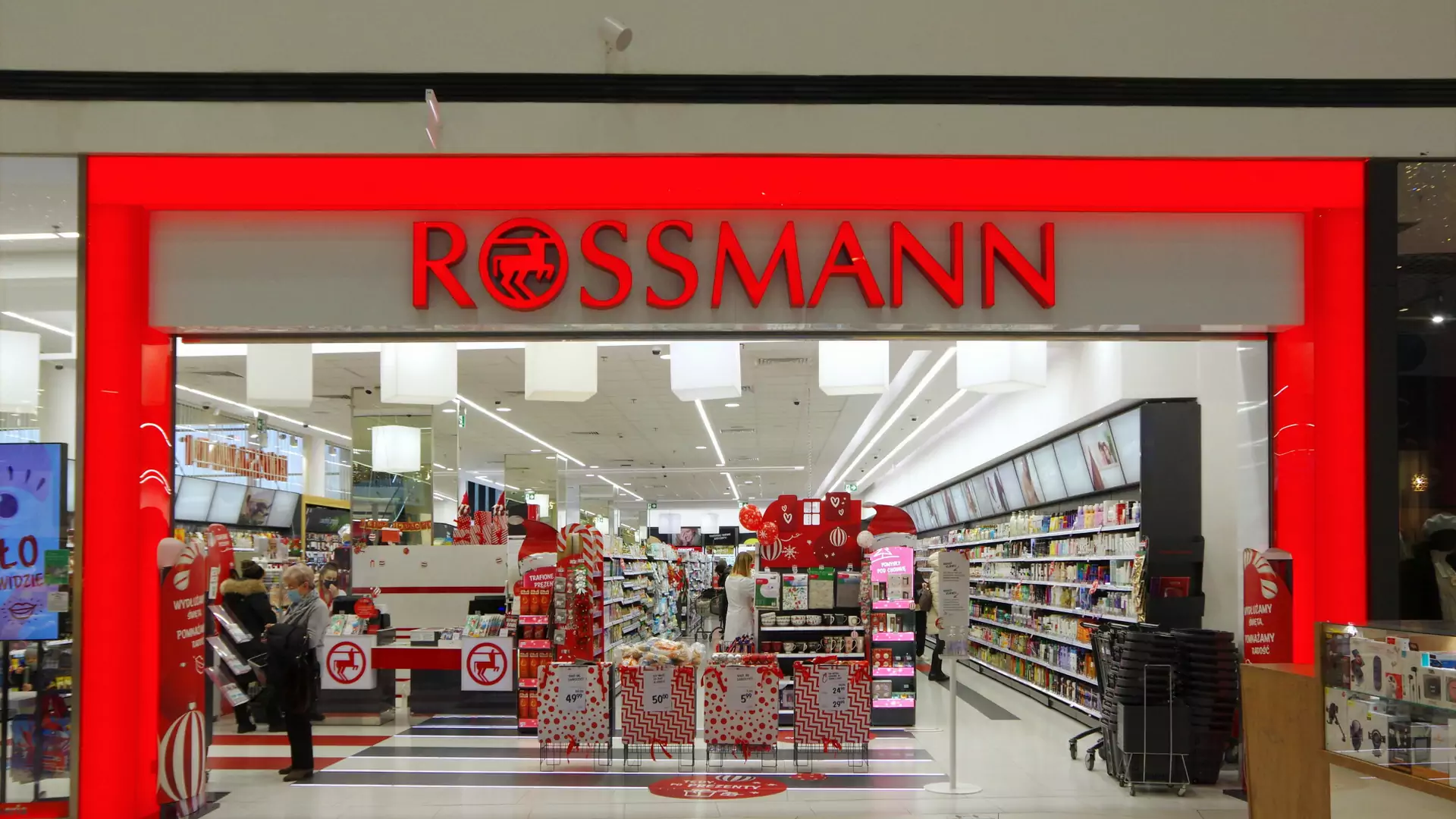 Rossmann wycofuje rosyjskie produkty ze swoich sklepów. "Nie chcemy wspomagać rosyjskiej agresji" 
