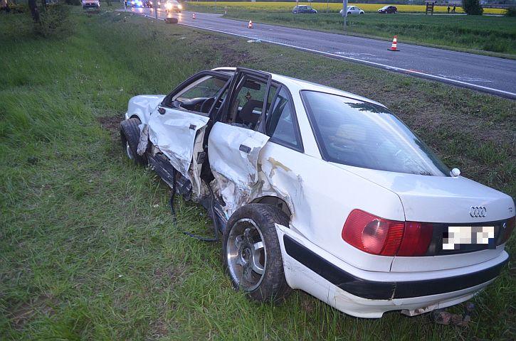 Az Audi A80-as vétlen sofőrje ép bőrrel úszta meg az ütközést /Fotó: police.hu