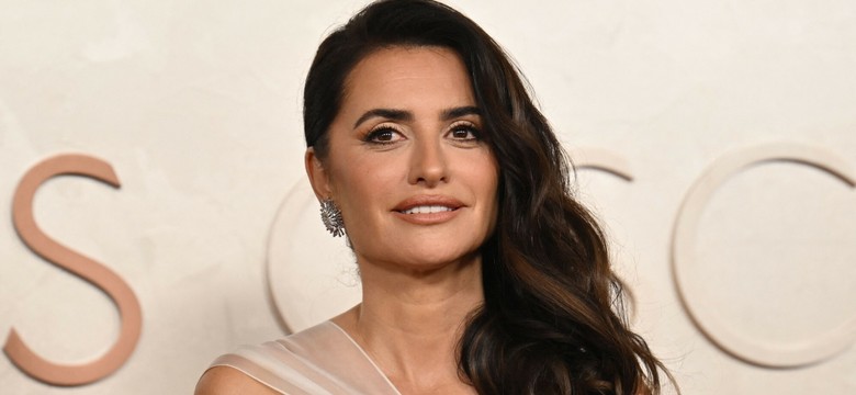 Oscary 2025. Penelope Cruz w kreacji Chanel. Lśniła na czerwonym dywanie